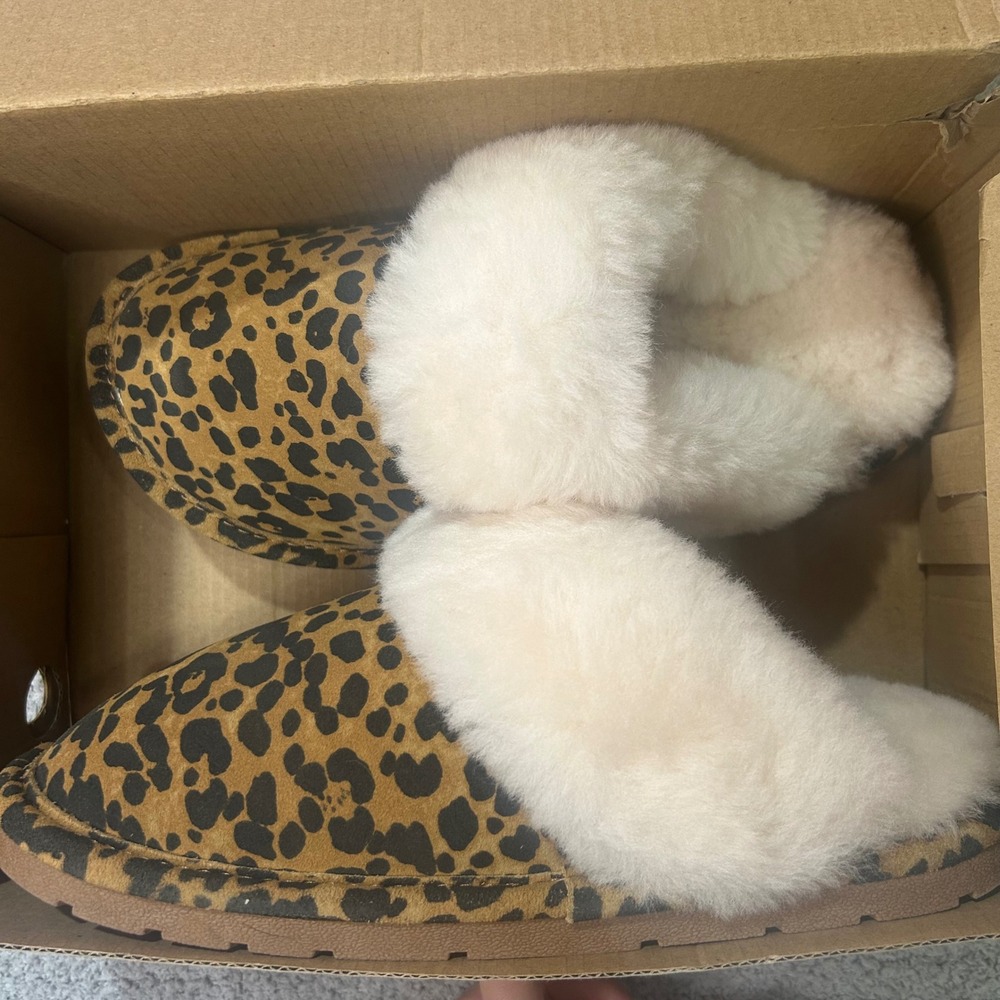 Cloud Nine Sheepskin Scuff Slippers‎ XL Leopard Print Cozy Shearling Slides
